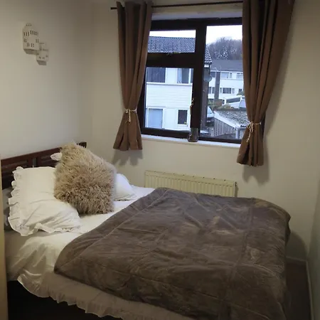 بيت للعطل Four Bedroom Beauty In The Heart Of Kirkstall- Perfect For Long Stays ليدز