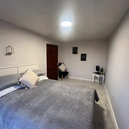 Four Bedroom Beauty In The Heart Of Kirkstall- Perfect For Long Stays